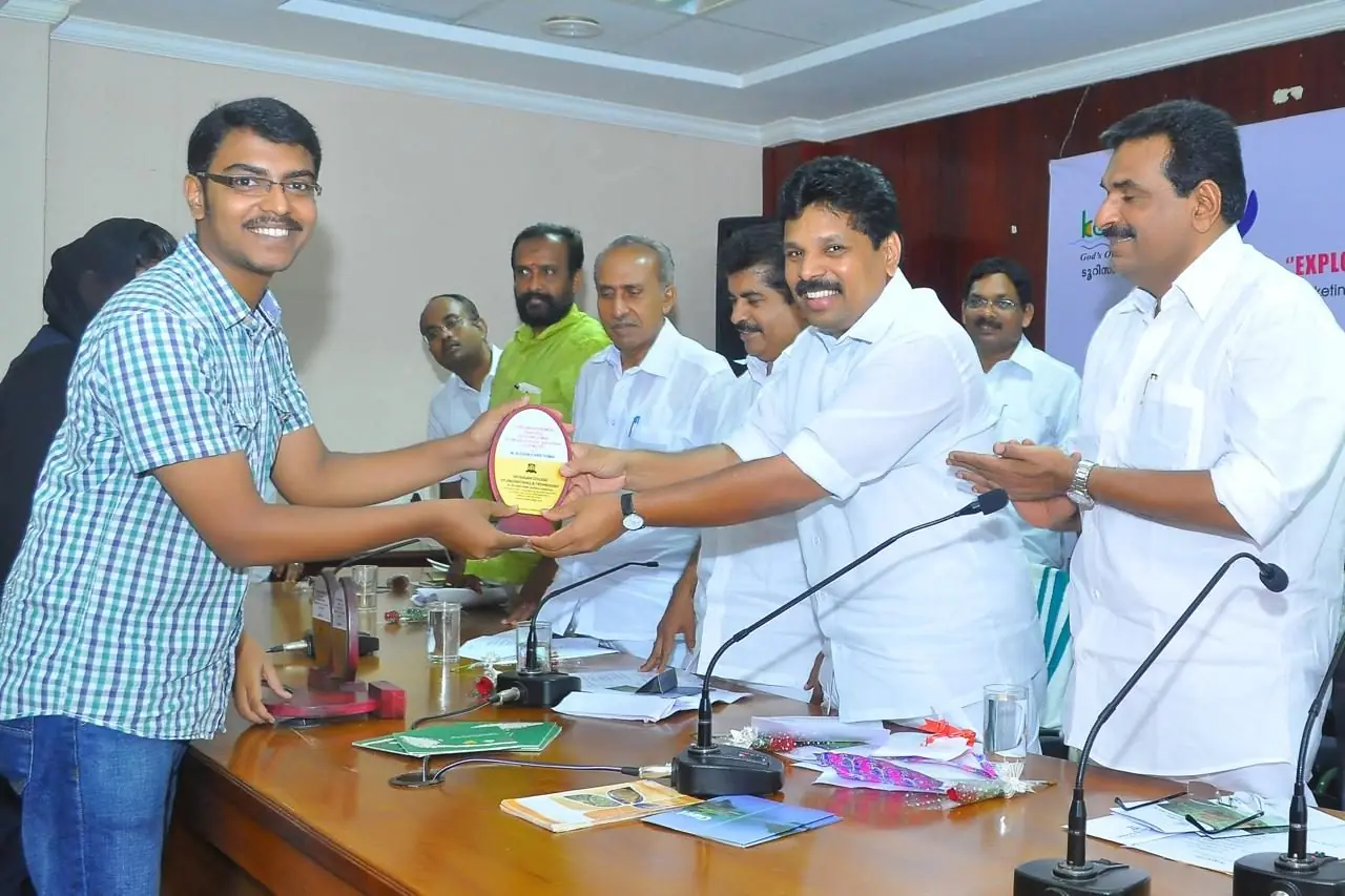 Blessan Kurien Thomas receiving the Young Innovation Award 2014 from Hon’ble Tourism Minister Shri A. P. Anilkumar